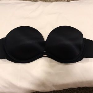 Black strapless push-up bra